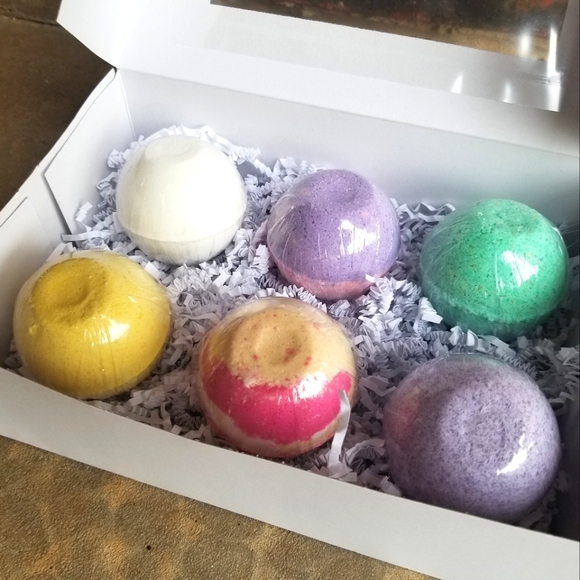 Renewed Lotus Other - 6 Oz Natural Large Bath Bomb Gift Set | Vegan Bath Bombs | Bridal Party Gift